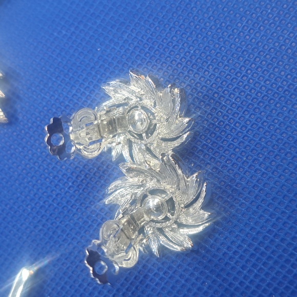 Vintage Silver Tone Brooch & Clip on Earring 4 Pcs Bundle - Picture 5 of 5